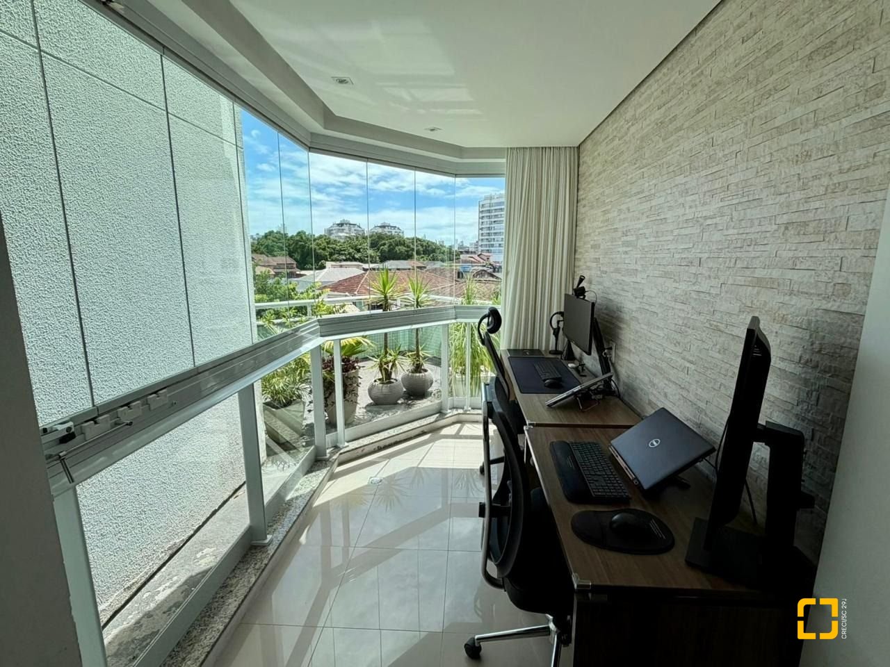 Apartamento com 67m², 3 quartos (sendo 1 suíte), 1 garagem, no bairro Abraão em Florianópolis