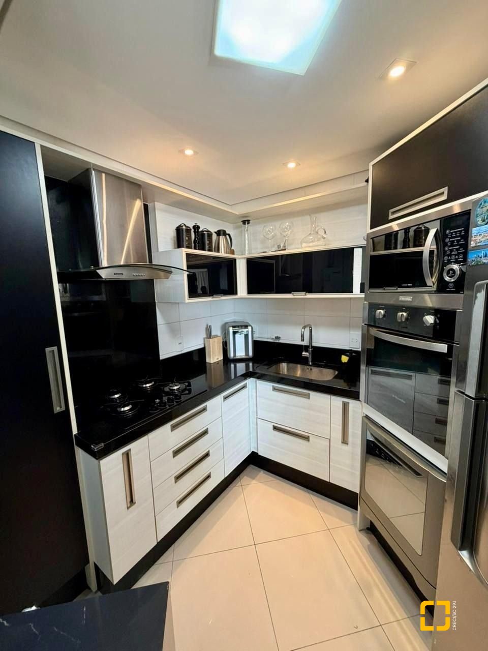 Apartamento com 67m², 3 quartos (sendo 1 suíte), 1 garagem, no bairro Abraão em Florianópolis