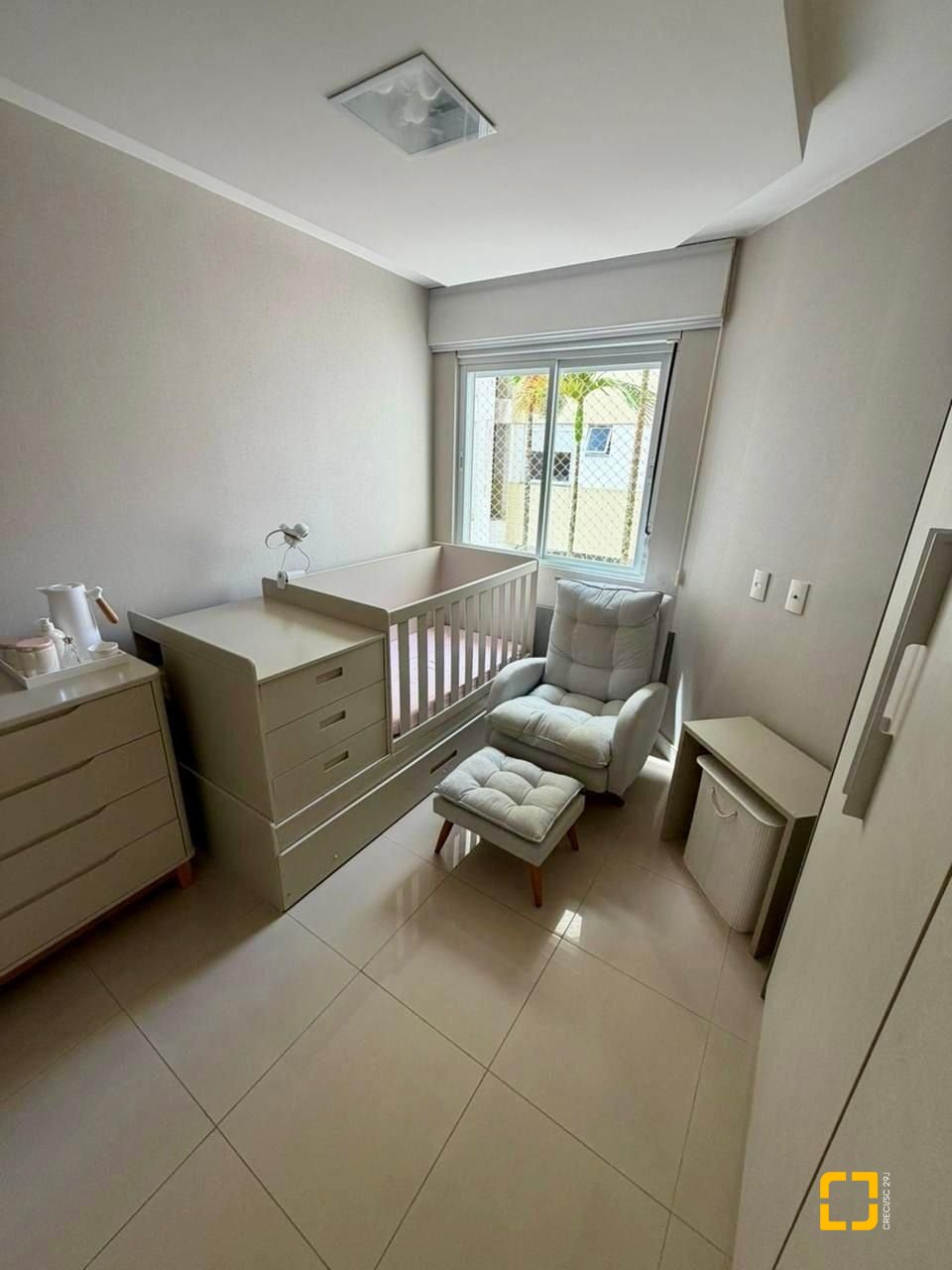 Apartamento com 67m², 3 quartos (sendo 1 suíte), 1 garagem, no bairro Abraão em Florianópolis