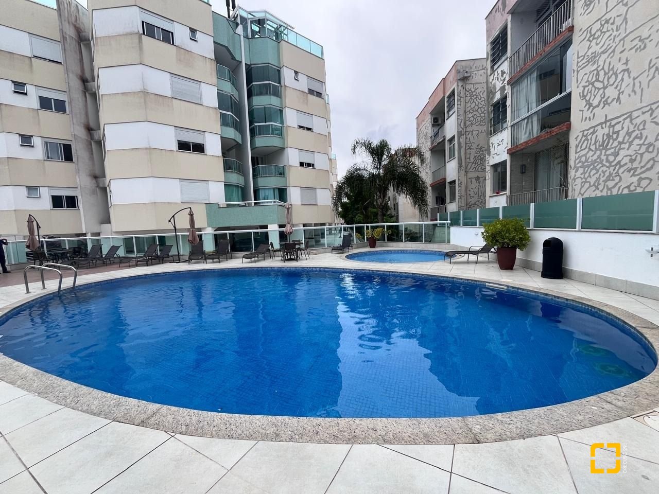 Apartamento com 67m², 3 quartos (sendo 1 suíte), 1 garagem, no bairro Abraão em Florianópolis