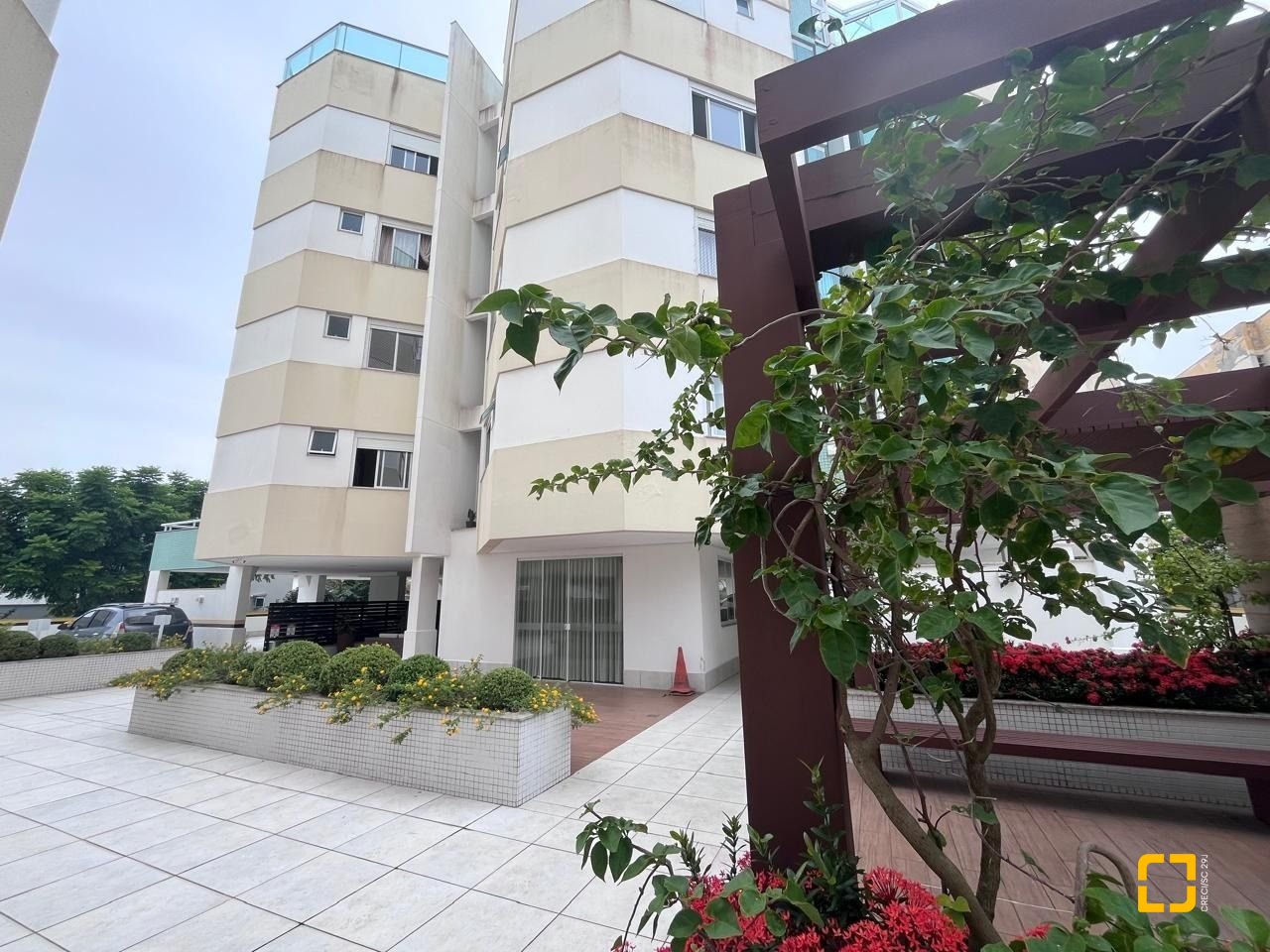 Apartamento com 67m², 3 quartos (sendo 1 suíte), 1 garagem, no bairro Abraão em Florianópolis