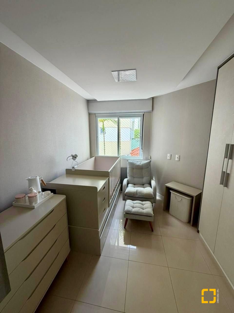 Apartamento com 67m², 3 quartos (sendo 1 suíte), 1 garagem, no bairro Abraão em Florianópolis
