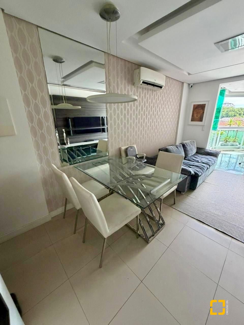 Apartamento com 67m², 3 quartos (sendo 1 suíte), 1 garagem, no bairro Abraão em Florianópolis
