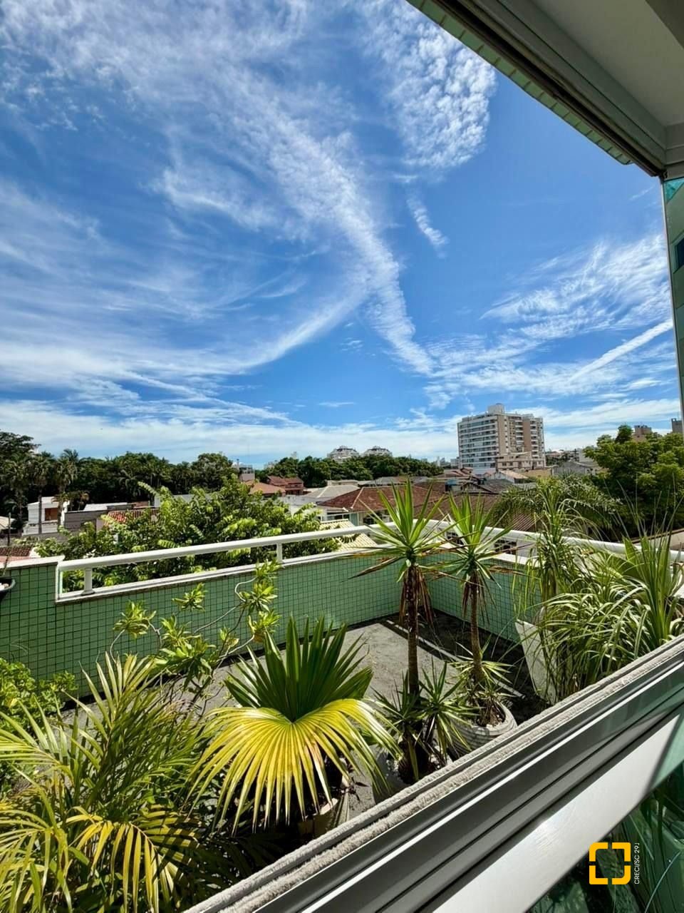 Apartamento com 67m², 3 quartos (sendo 1 suíte), 1 garagem, no bairro Abraão em Florianópolis