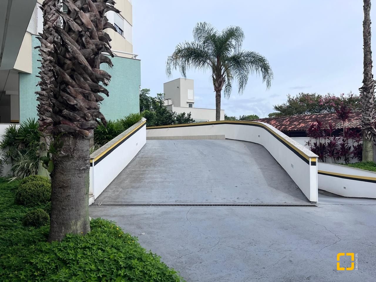 Apartamento com 67m², 3 quartos (sendo 1 suíte), 1 garagem, no bairro Abraão em Florianópolis