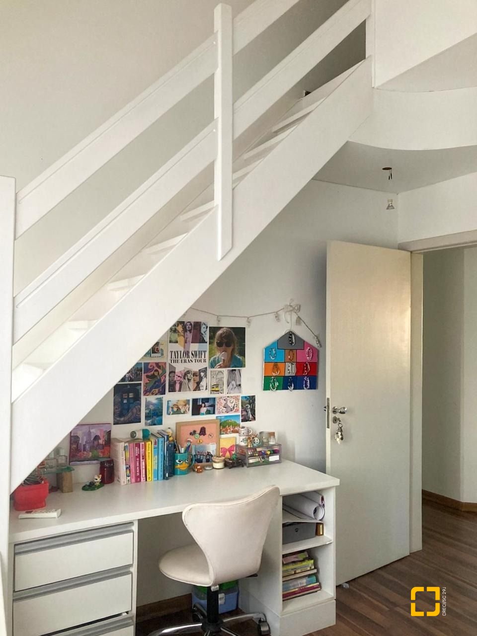 Casa com 239m², 6 quartos (sendo 1 suíte), 2 garagens, no bairro Carianos em Florianópolis