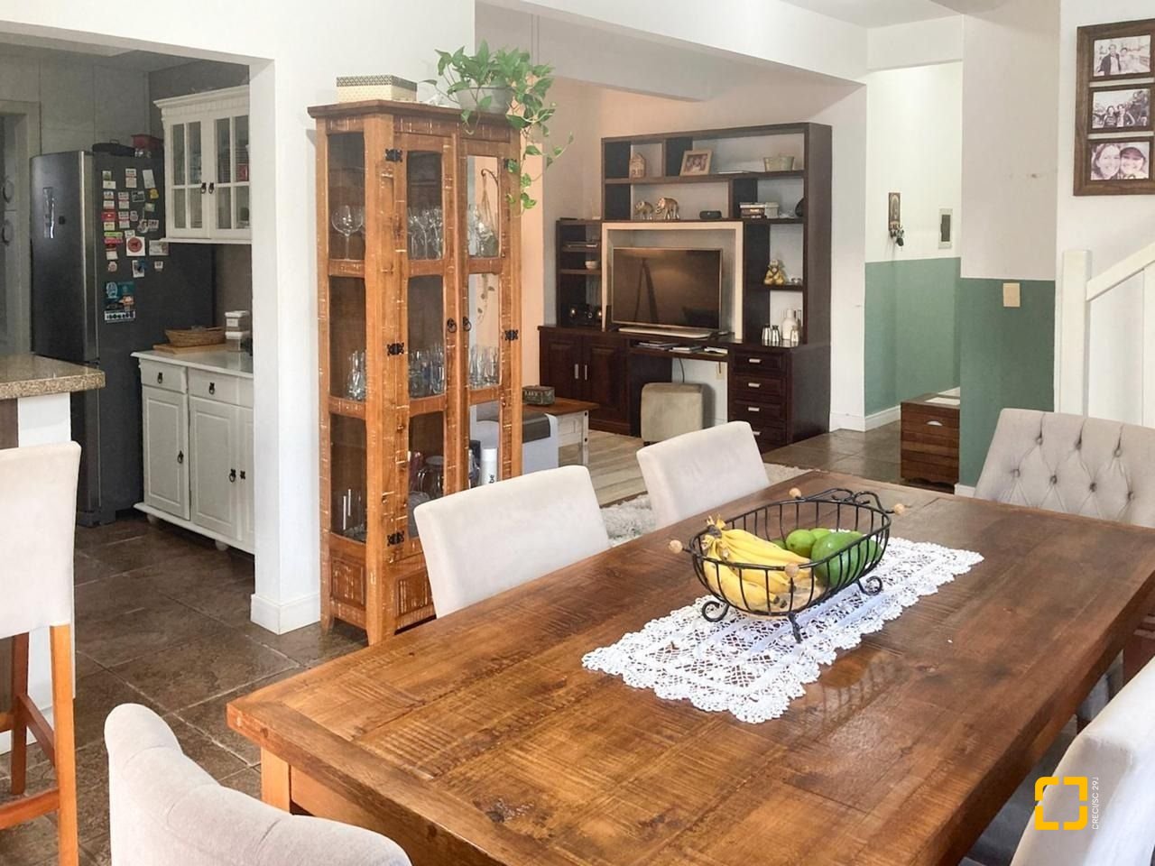 Casa com 239m², 6 quartos (sendo 1 suíte), 2 garagens, no bairro Carianos em Florianópolis