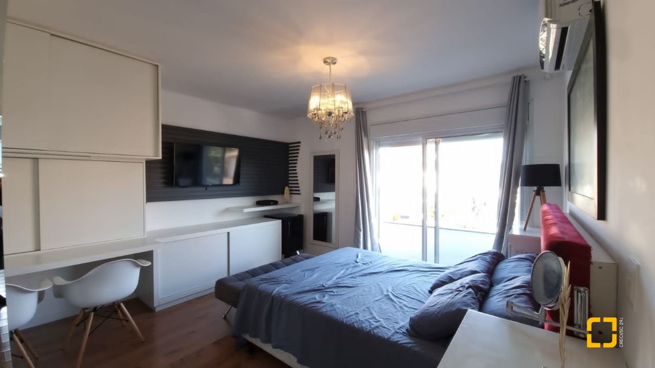 Casa de Condomínio com 138m², 3 quartos (sendo 3 suítes), 2 garagens, no bairro Cachoeira do Bom Jesus em Florianópolis