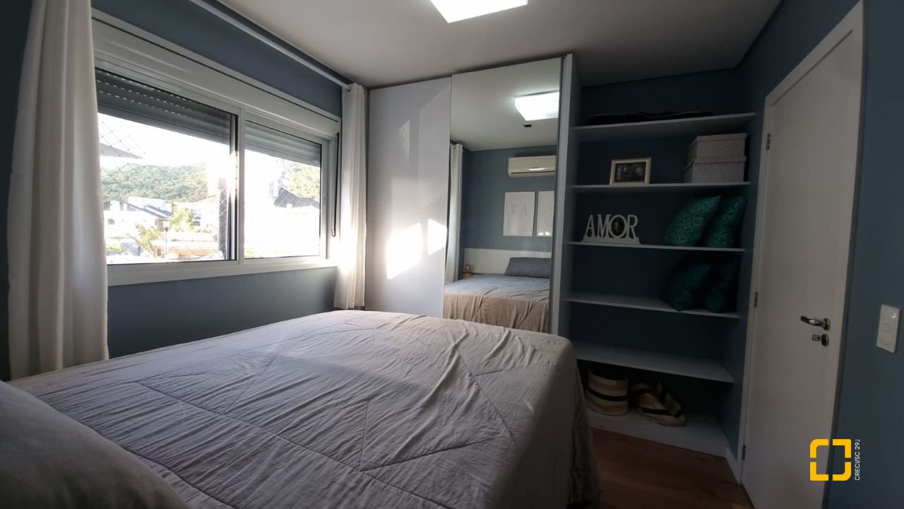 Casa de Condomínio com 138m², 3 quartos (sendo 3 suítes), 2 garagens, no bairro Cachoeira do Bom Jesus em Florianópolis