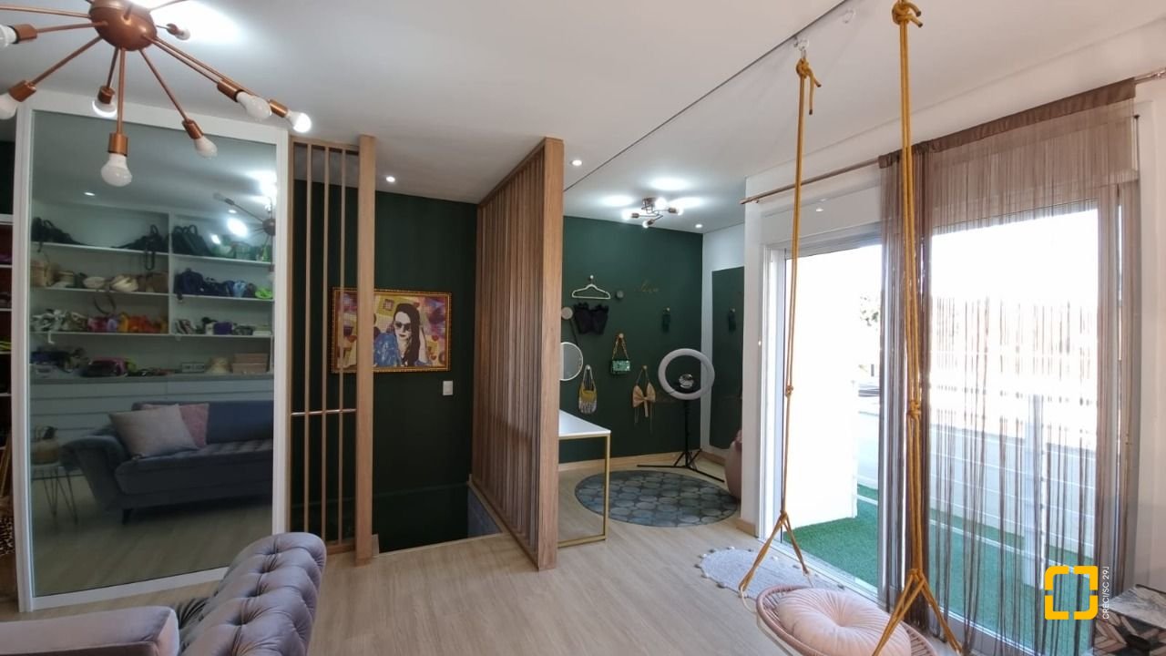 Casa de Condomínio com 138m², 3 quartos (sendo 3 suítes), 2 garagens, no bairro Cachoeira do Bom Jesus em Florianópolis