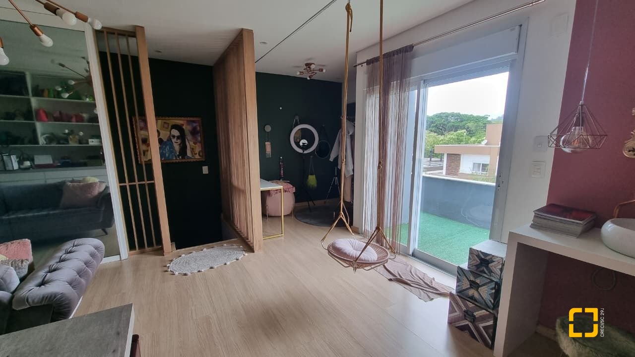 Casa de Condomínio com 138m², 3 quartos (sendo 3 suítes), 2 garagens, no bairro Cachoeira do Bom Jesus em Florianópolis