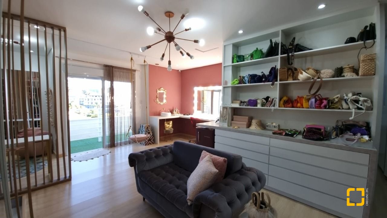 Casa de Condomínio com 138m², 3 quartos (sendo 3 suítes), 2 garagens, no bairro Cachoeira do Bom Jesus em Florianópolis