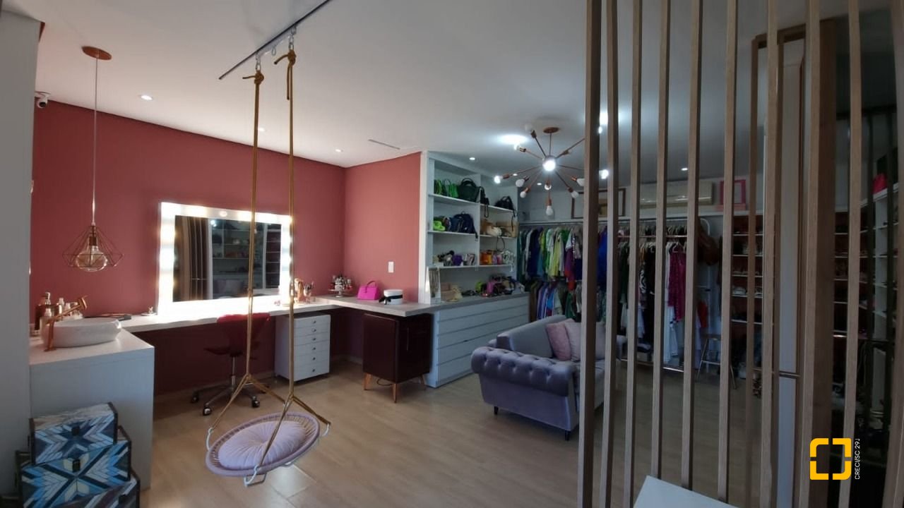 Casa de Condomínio com 138m², 3 quartos (sendo 3 suítes), 2 garagens, no bairro Cachoeira do Bom Jesus em Florianópolis