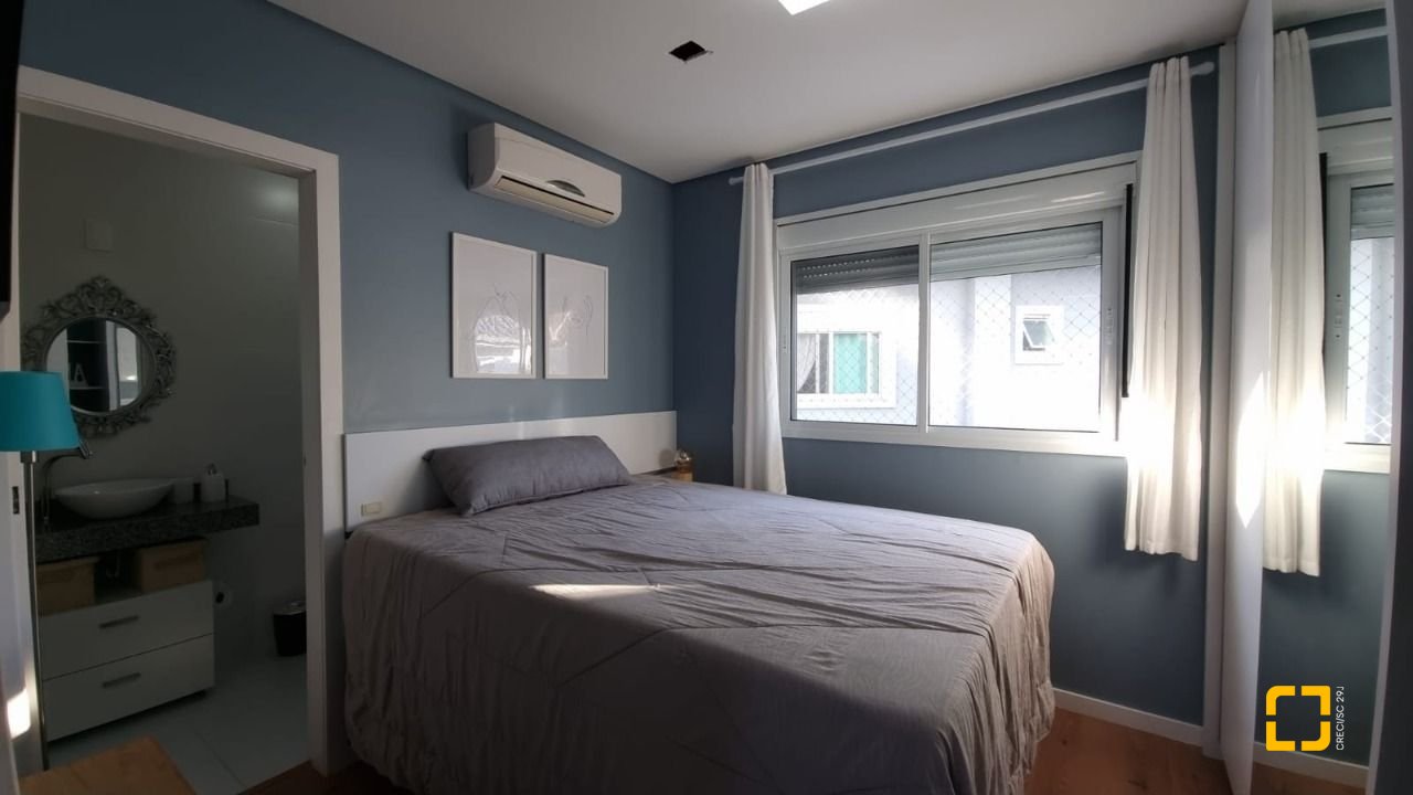 Casa de Condomínio com 138m², 3 quartos (sendo 3 suítes), 2 garagens, no bairro Cachoeira do Bom Jesus em Florianópolis