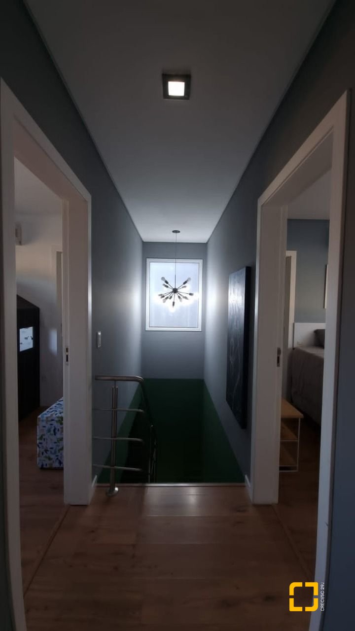 Casa de Condomínio com 138m², 3 quartos (sendo 3 suítes), 2 garagens, no bairro Cachoeira do Bom Jesus em Florianópolis