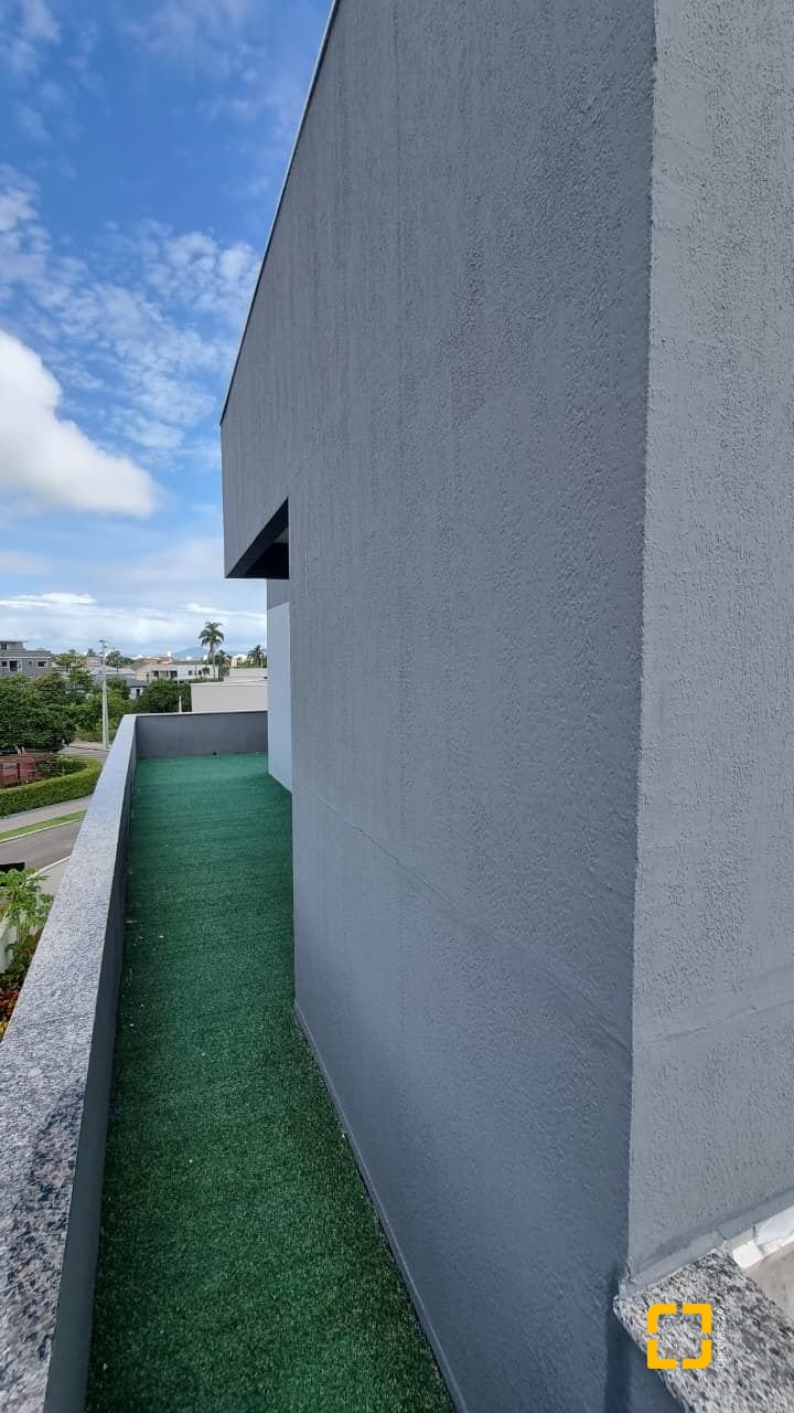 Casa de Condomínio com 138m², 3 quartos (sendo 3 suítes), 2 garagens, no bairro Cachoeira do Bom Jesus em Florianópolis