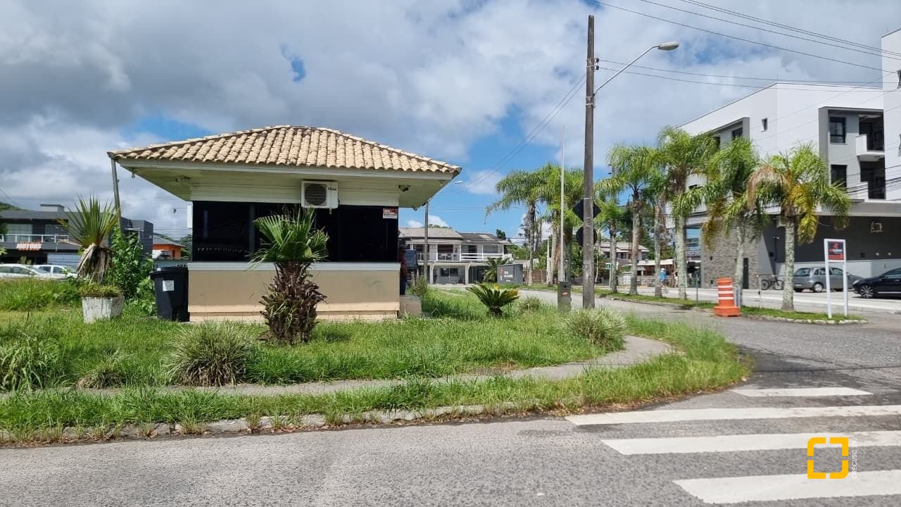 Casa de Condomínio com 138m², 3 quartos (sendo 3 suítes), 2 garagens, no bairro Cachoeira do Bom Jesus em Florianópolis