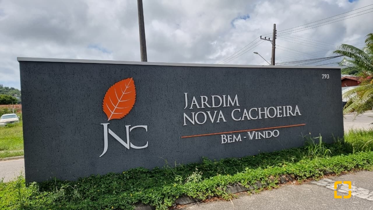 Casa de Condomínio com 138m², 3 quartos (sendo 3 suítes), 2 garagens, no bairro Cachoeira do Bom Jesus em Florianópolis