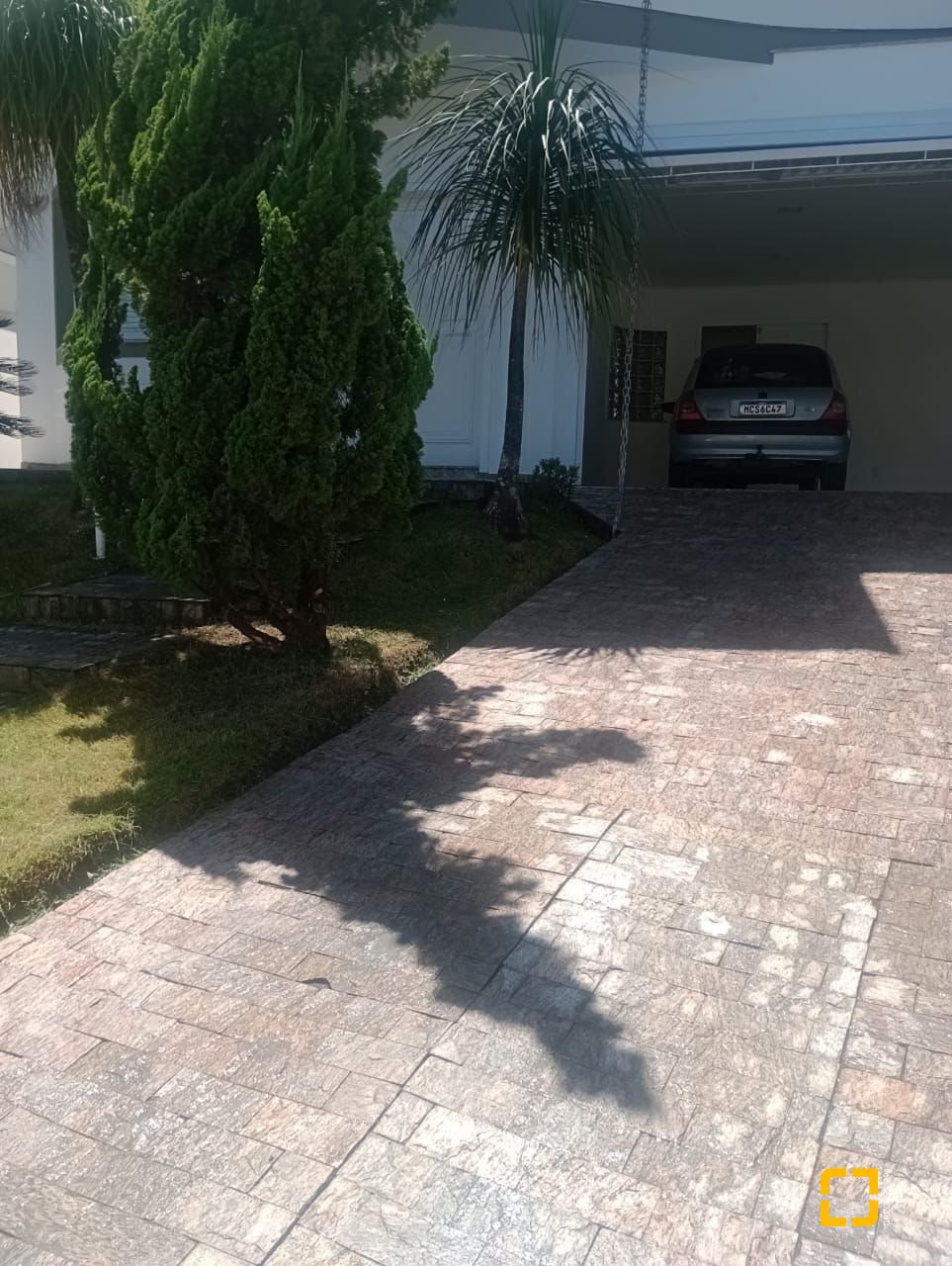 Casa com 239m², 4 quartos (sendo 1 suíte), 2 garagens, no bairro Pedra Branca em Palhoça