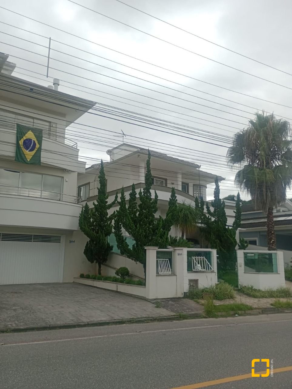 Casa com 239m², 4 quartos (sendo 1 suíte), 2 garagens, no bairro Pedra Branca em Palhoça