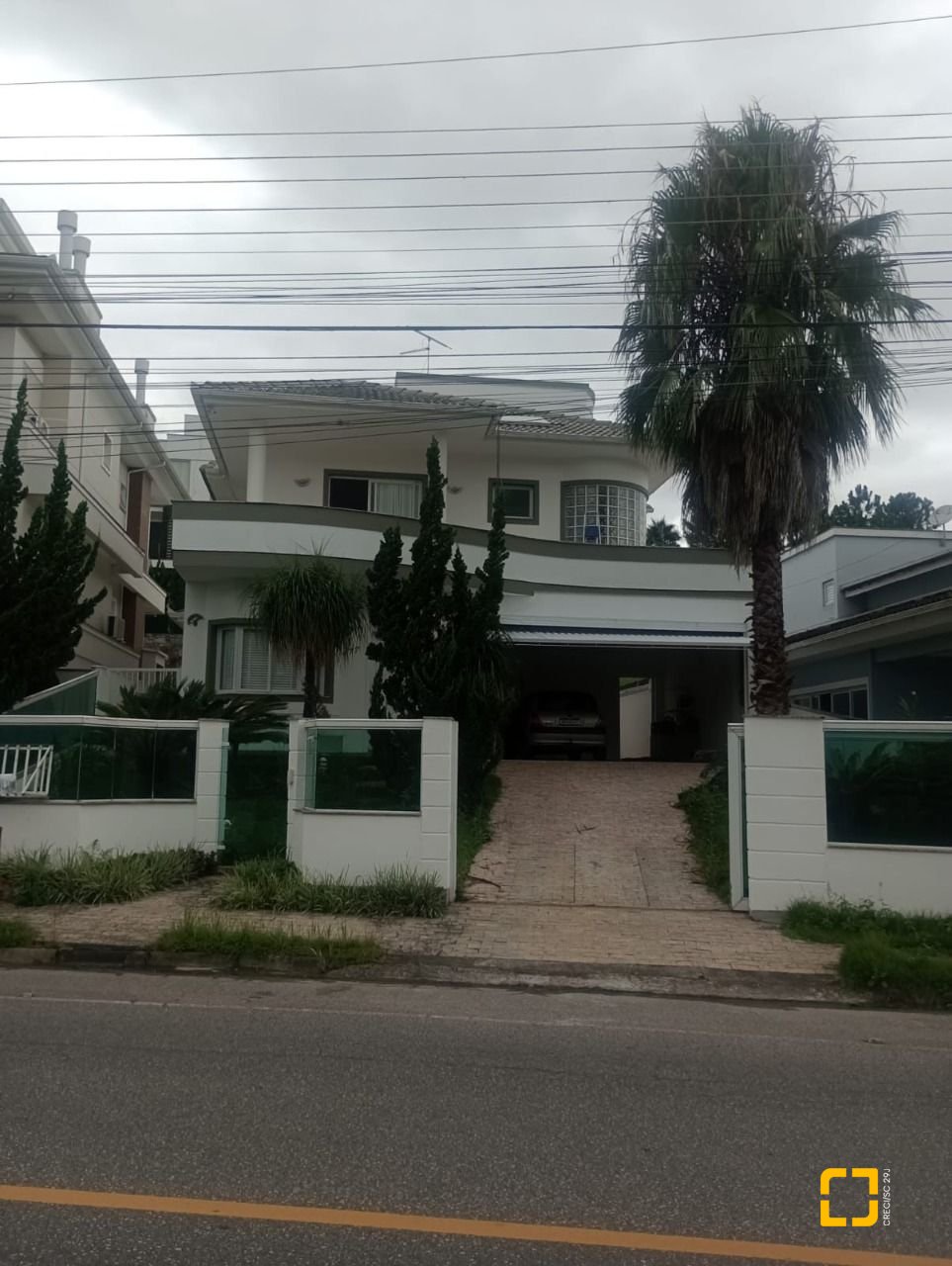 Casa com 239m², 4 quartos (sendo 1 suíte), 2 garagens, no bairro Pedra Branca em Palhoça