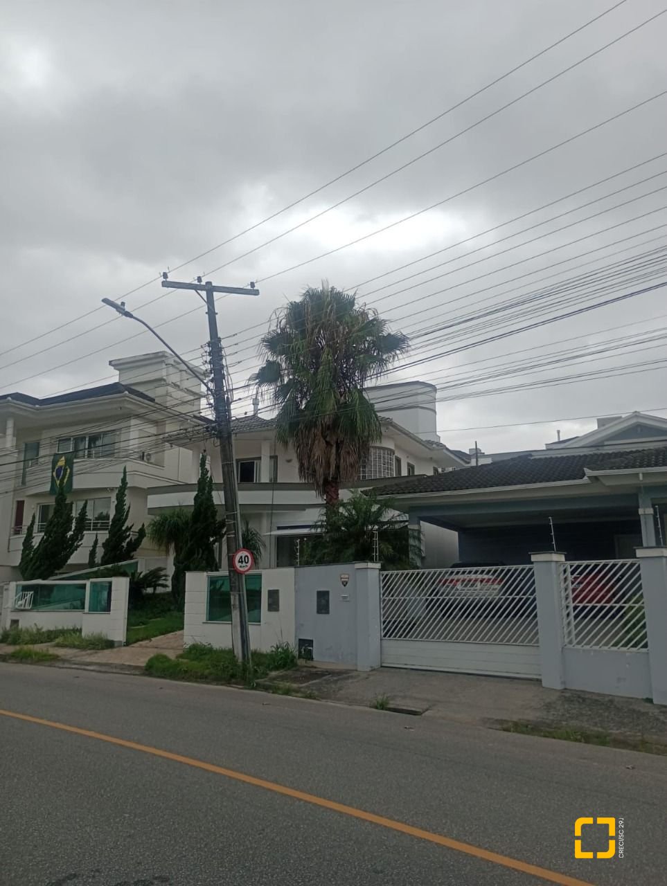 Casa com 239m², 4 quartos (sendo 1 suíte), 2 garagens, no bairro Pedra Branca em Palhoça
