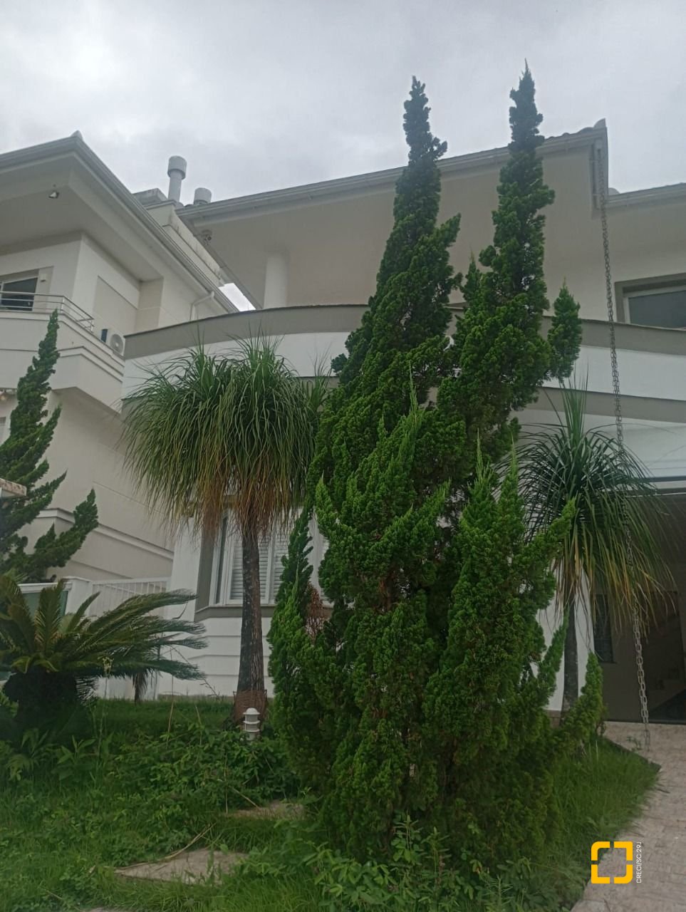 Casa com 239m², 4 quartos (sendo 1 suíte), 2 garagens, no bairro Pedra Branca em Palhoça