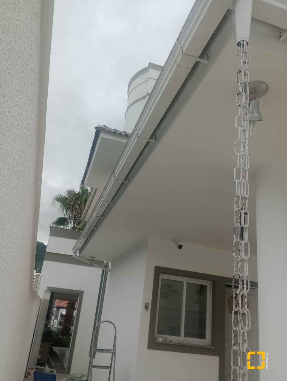 Casa com 239m², 4 quartos (sendo 1 suíte), 2 garagens, no bairro Pedra Branca em Palhoça