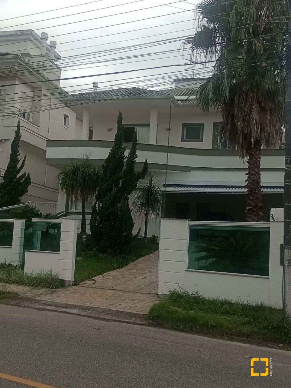 Casa com 239m², 4 quartos (sendo 1 suíte), 2 garagens, no bairro Pedra Branca em Palhoça