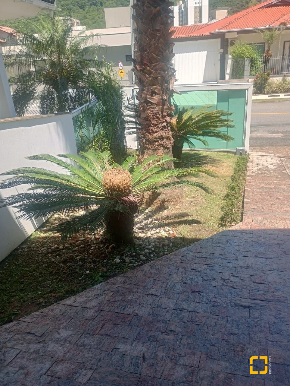 Casa com 239m², 3 quartos (sendo 1 suíte), 2 garagens, no bairro Pedra Branca em Palhoça