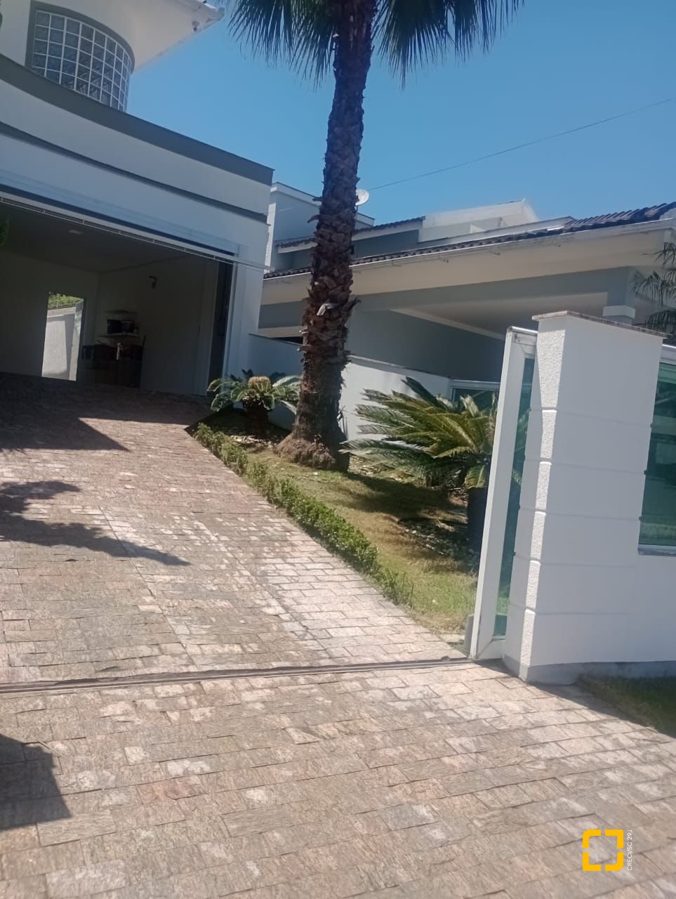 Casa com 239m², 3 quartos (sendo 1 suíte), 2 garagens, no bairro Pedra Branca em Palhoça