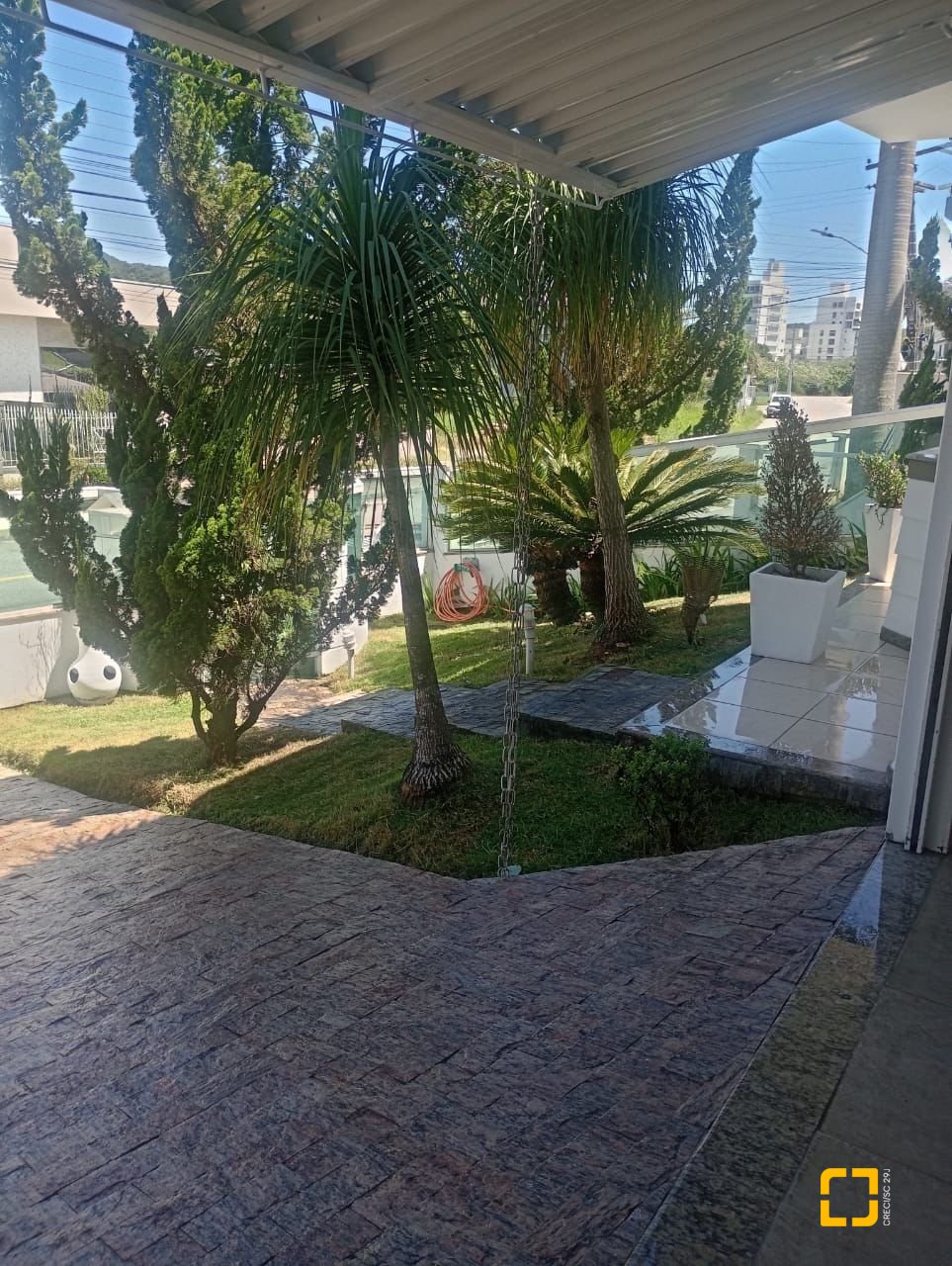 Casa com 239m², 3 quartos (sendo 1 suíte), 2 garagens, no bairro Pedra Branca em Palhoça