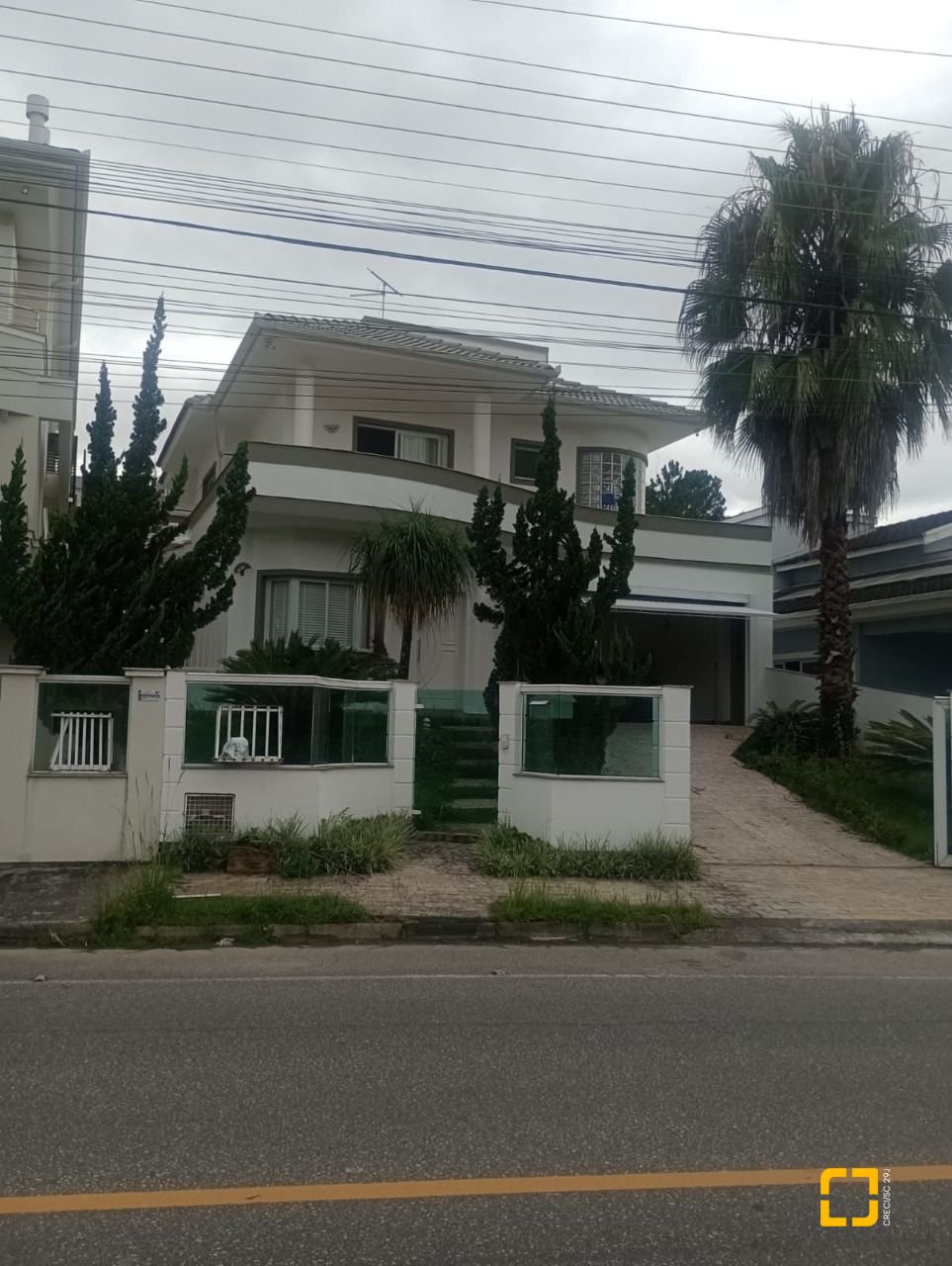 Casa com 239m², 3 quartos (sendo 1 suíte), 2 garagens, no bairro Pedra Branca em Palhoça