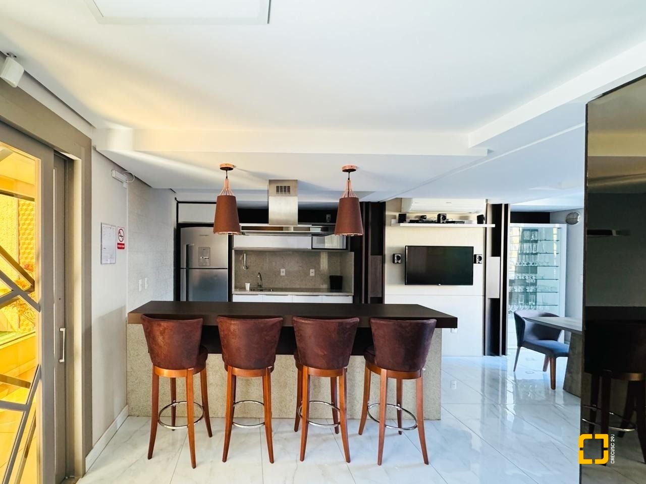 Apartamento com 64m², 3 quartos (sendo 1 suíte), 2 garagens, no bairro Agronômica em Florianópolis