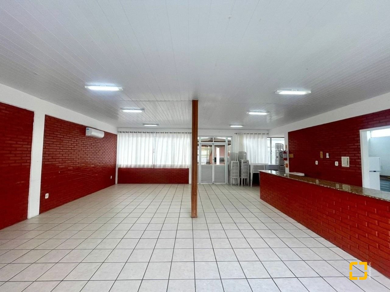 Apartamento com 78m², 4 quartos (sendo 1 suíte), 1 garagem, no bairro Estreito em Florianópolis