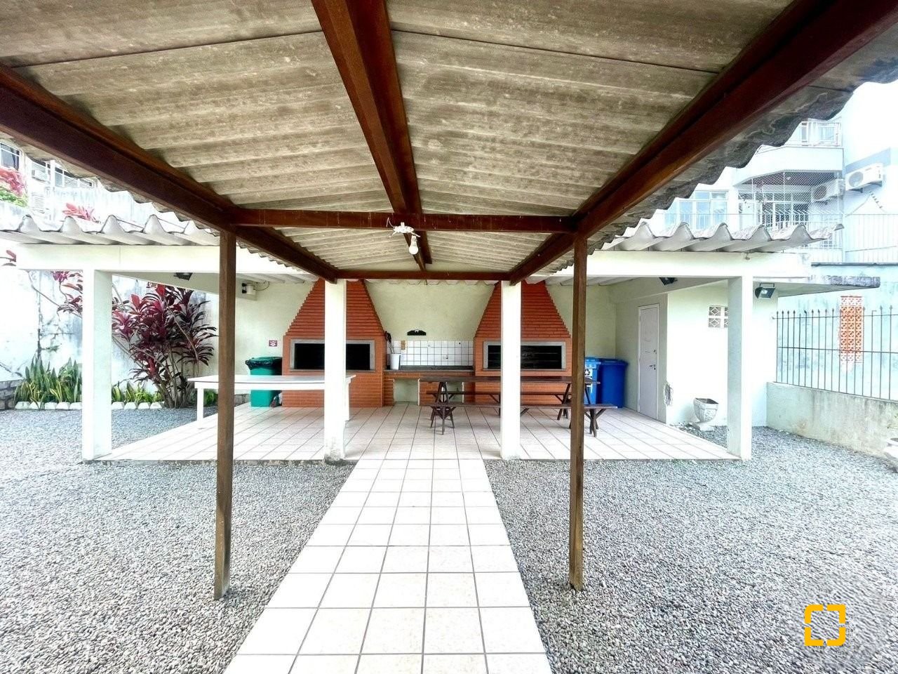 Apartamento com 78m², 4 quartos (sendo 1 suíte), 1 garagem, no bairro Estreito em Florianópolis