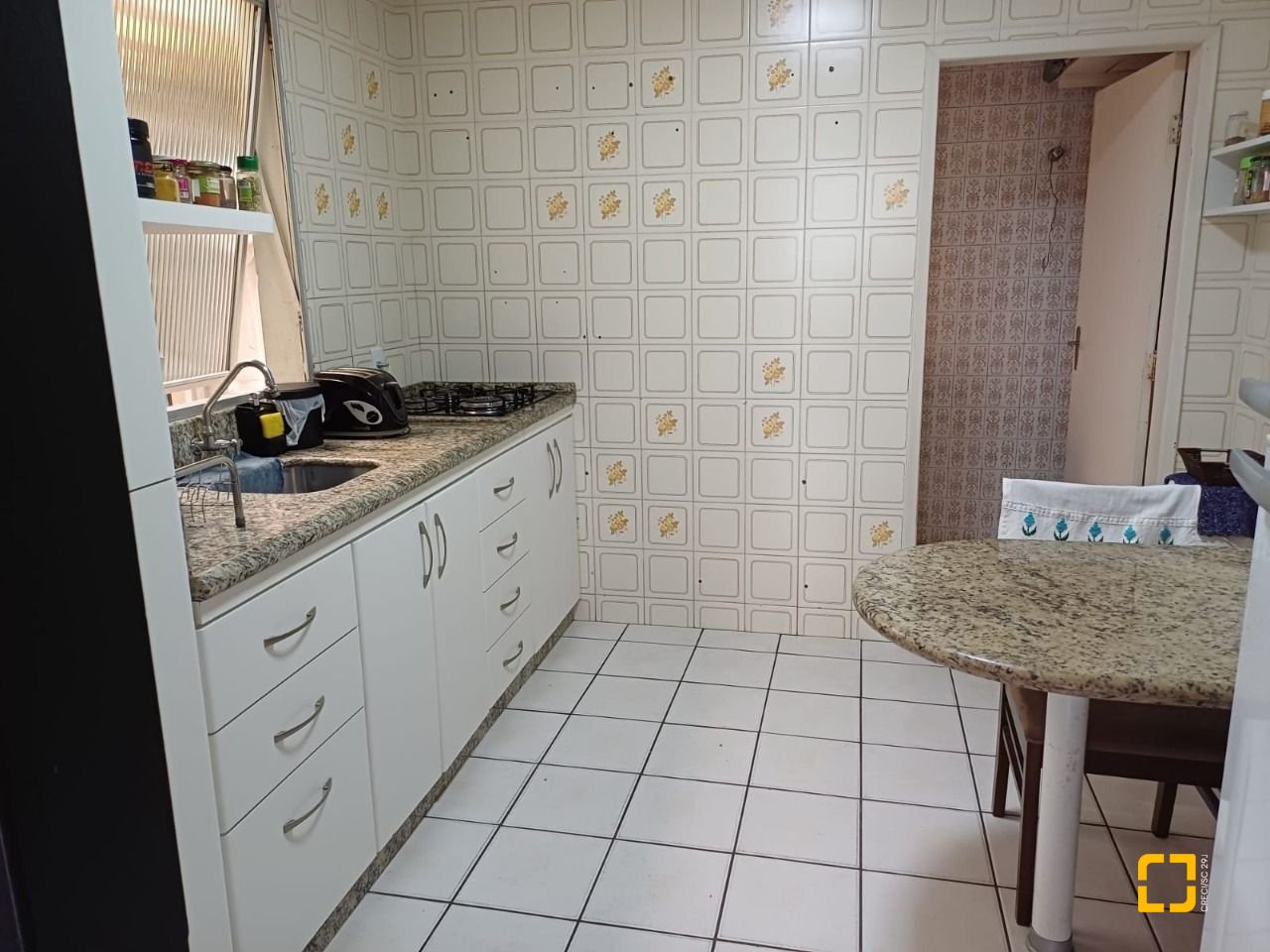 Apartamento com 78m², 4 quartos (sendo 1 suíte), 1 garagem, no bairro Estreito em Florianópolis