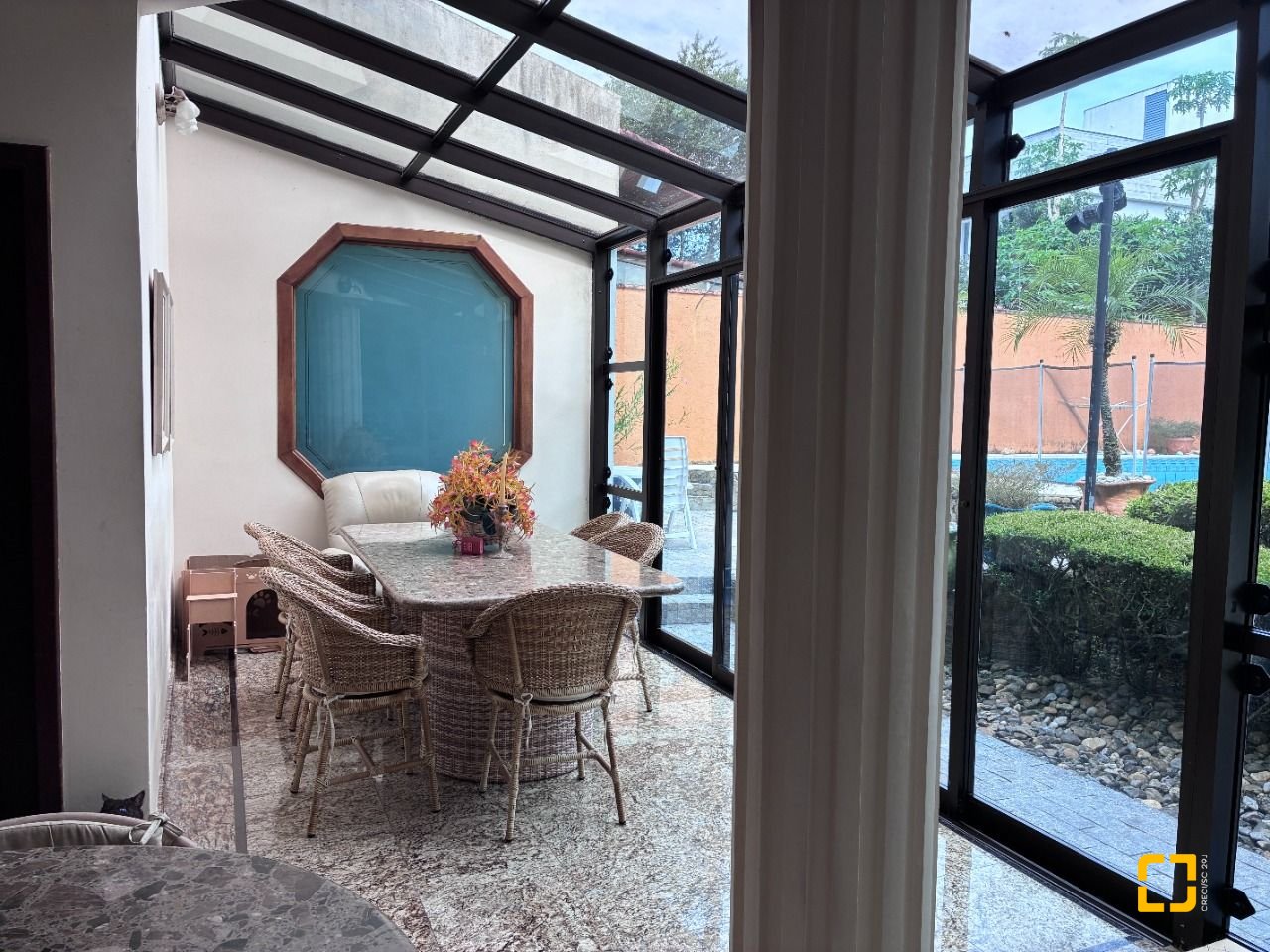 Casa com 640m², 5 quartos (sendo 5 suítes), 4 garagens, no bairro Itacorubi em Florianópolis