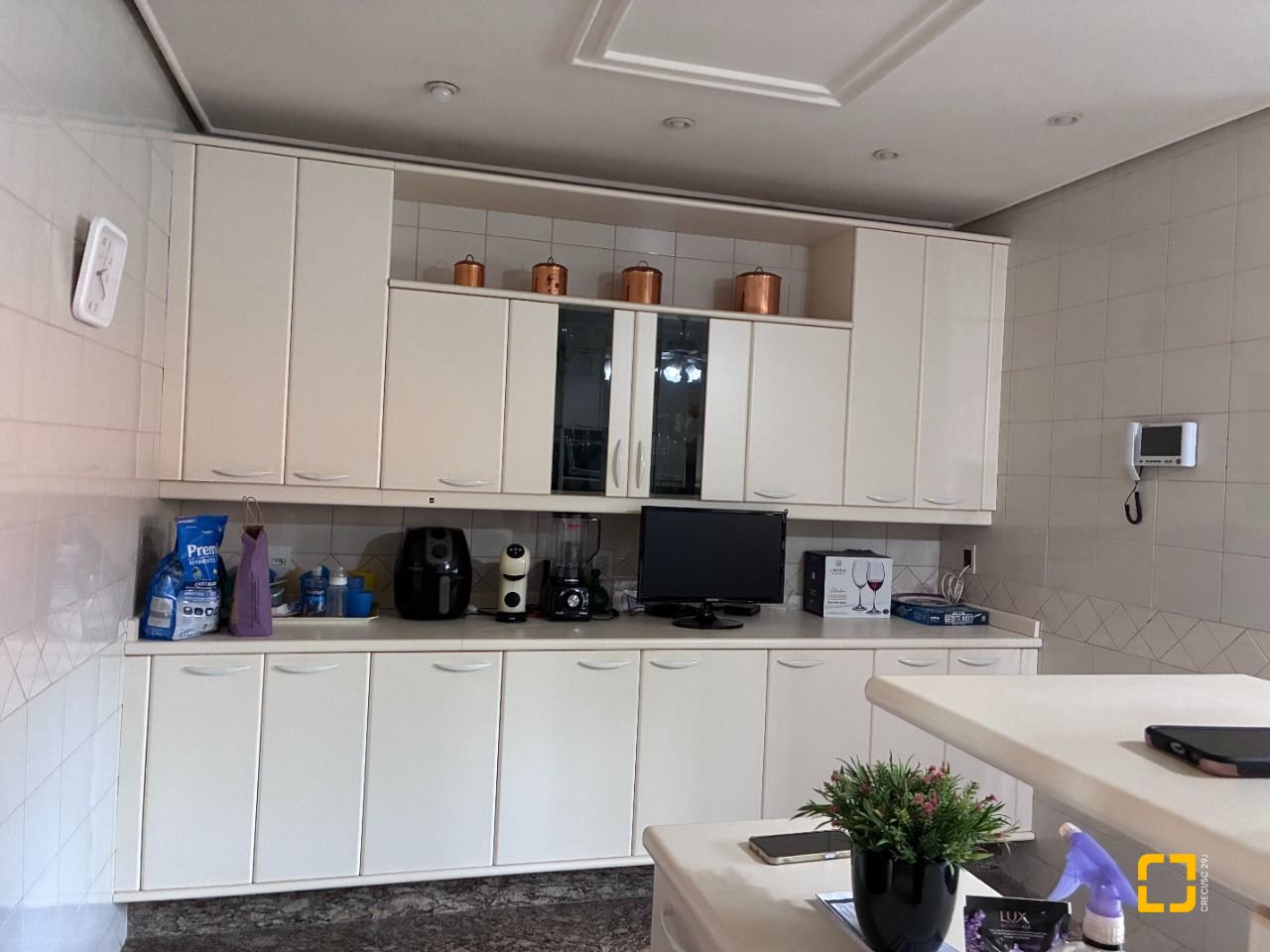 Casa com 640m², 5 quartos (sendo 5 suítes), 4 garagens, no bairro Itacorubi em Florianópolis