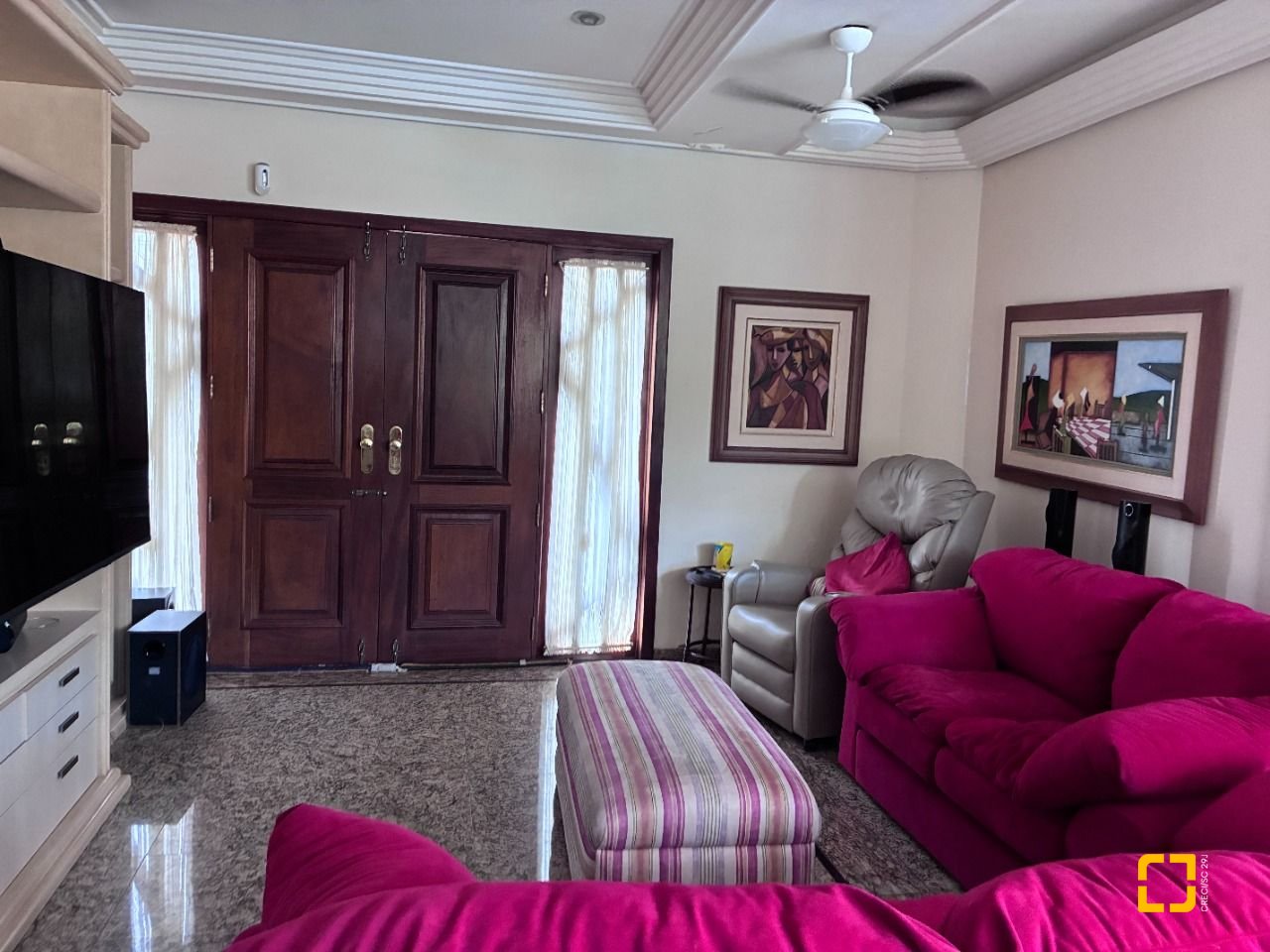 Casa com 640m², 5 quartos (sendo 5 suítes), 4 garagens, no bairro Itacorubi em Florianópolis