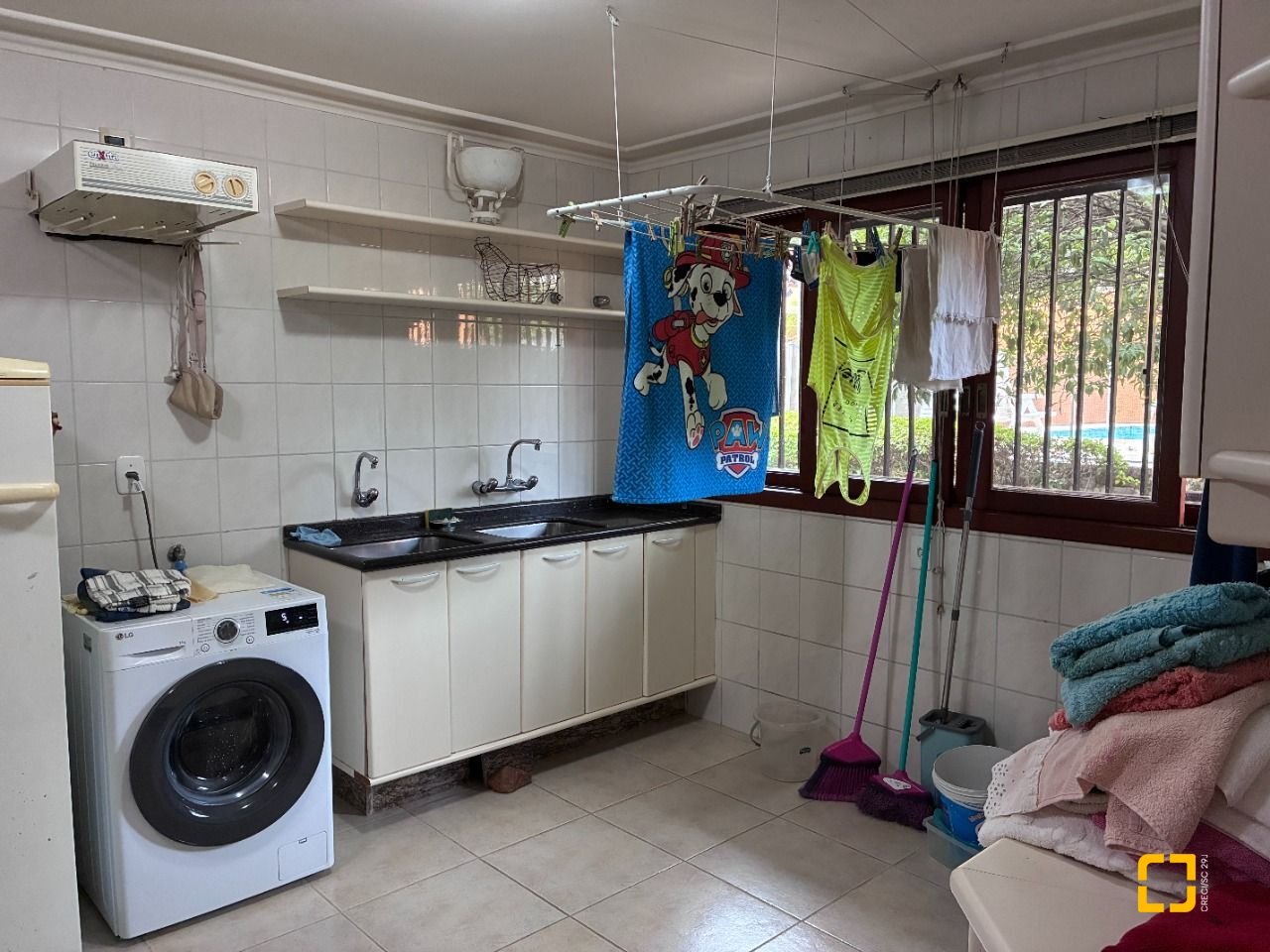 Casa com 640m², 5 quartos (sendo 5 suítes), 4 garagens, no bairro Itacorubi em Florianópolis