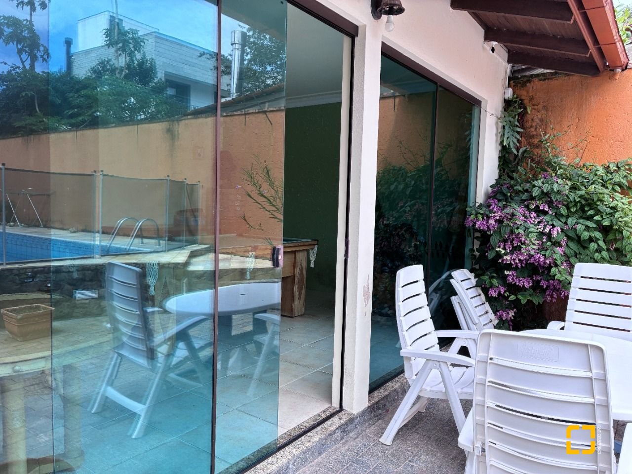 Casa com 640m², 5 quartos (sendo 5 suítes), 4 garagens, no bairro Itacorubi em Florianópolis