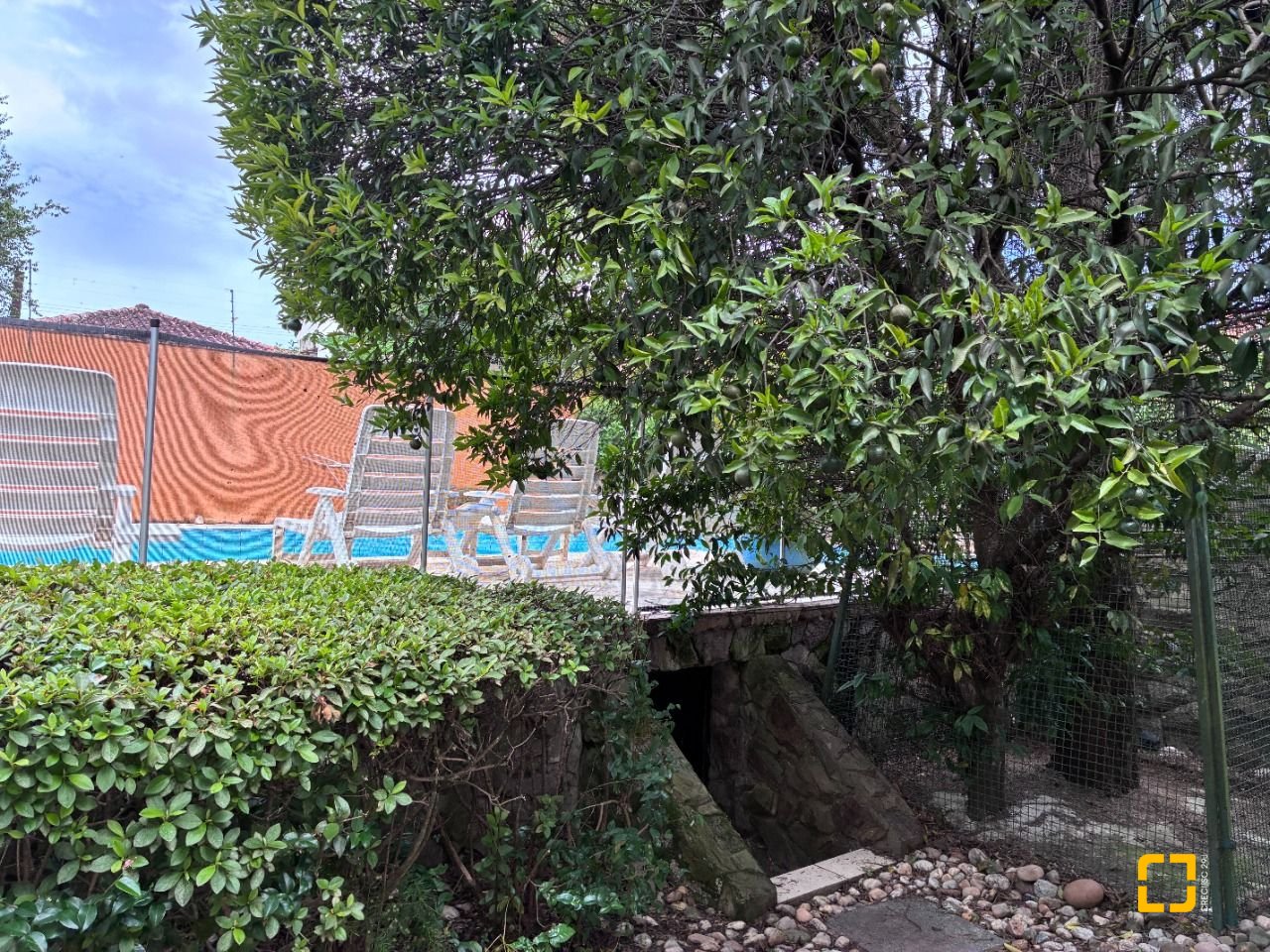 Casa com 640m², 5 quartos (sendo 5 suítes), 4 garagens, no bairro Itacorubi em Florianópolis