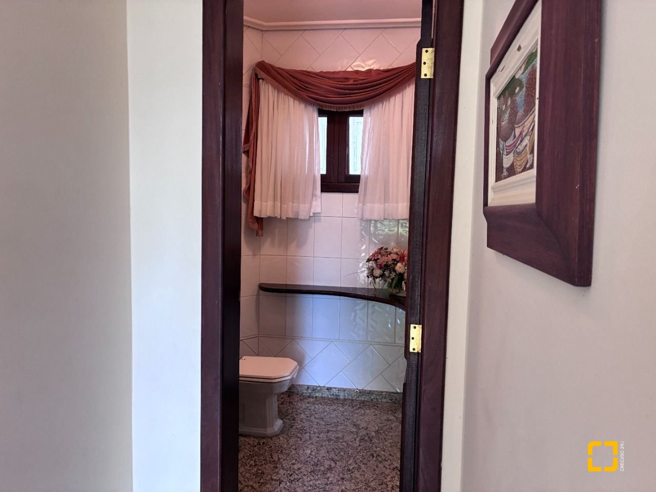 Casa com 640m², 5 quartos (sendo 5 suítes), 4 garagens, no bairro Itacorubi em Florianópolis