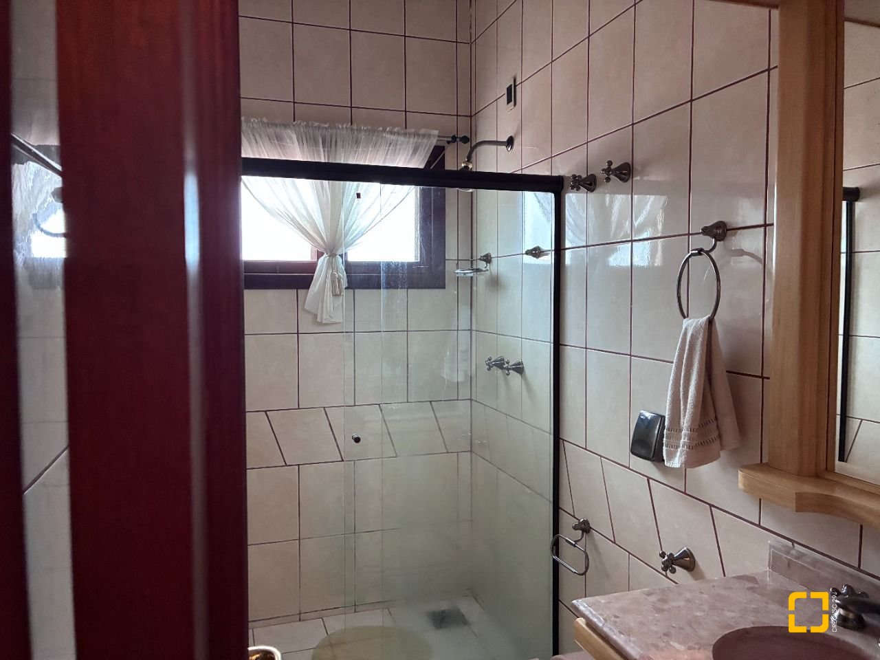 Casa com 640m², 5 quartos (sendo 5 suítes), 4 garagens, no bairro Itacorubi em Florianópolis
