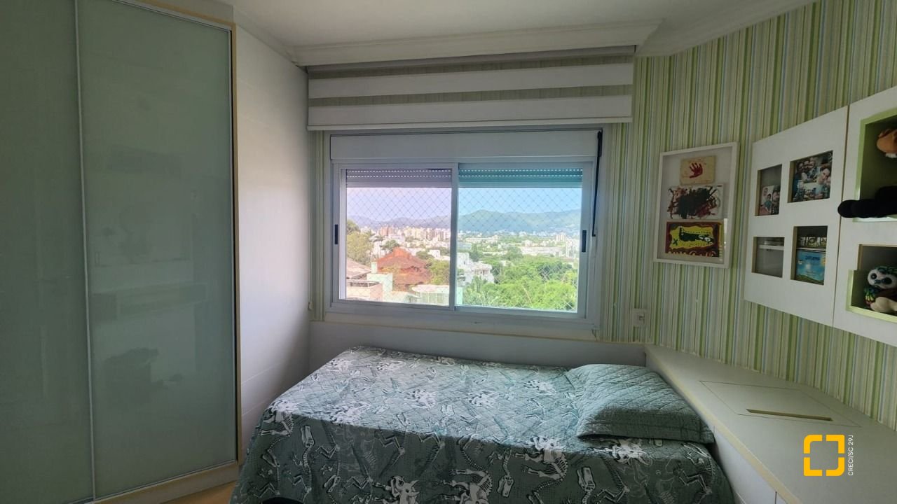 Casa com 409m², 4 quartos (sendo 4 suítes), 4 garagens, no bairro Carvoeira em Florianópolis