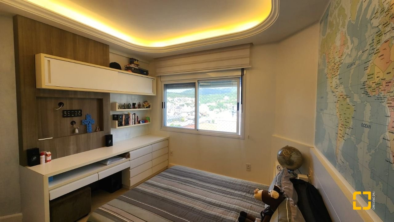 Casa com 409m², 4 quartos (sendo 4 suítes), 4 garagens, no bairro Carvoeira em Florianópolis