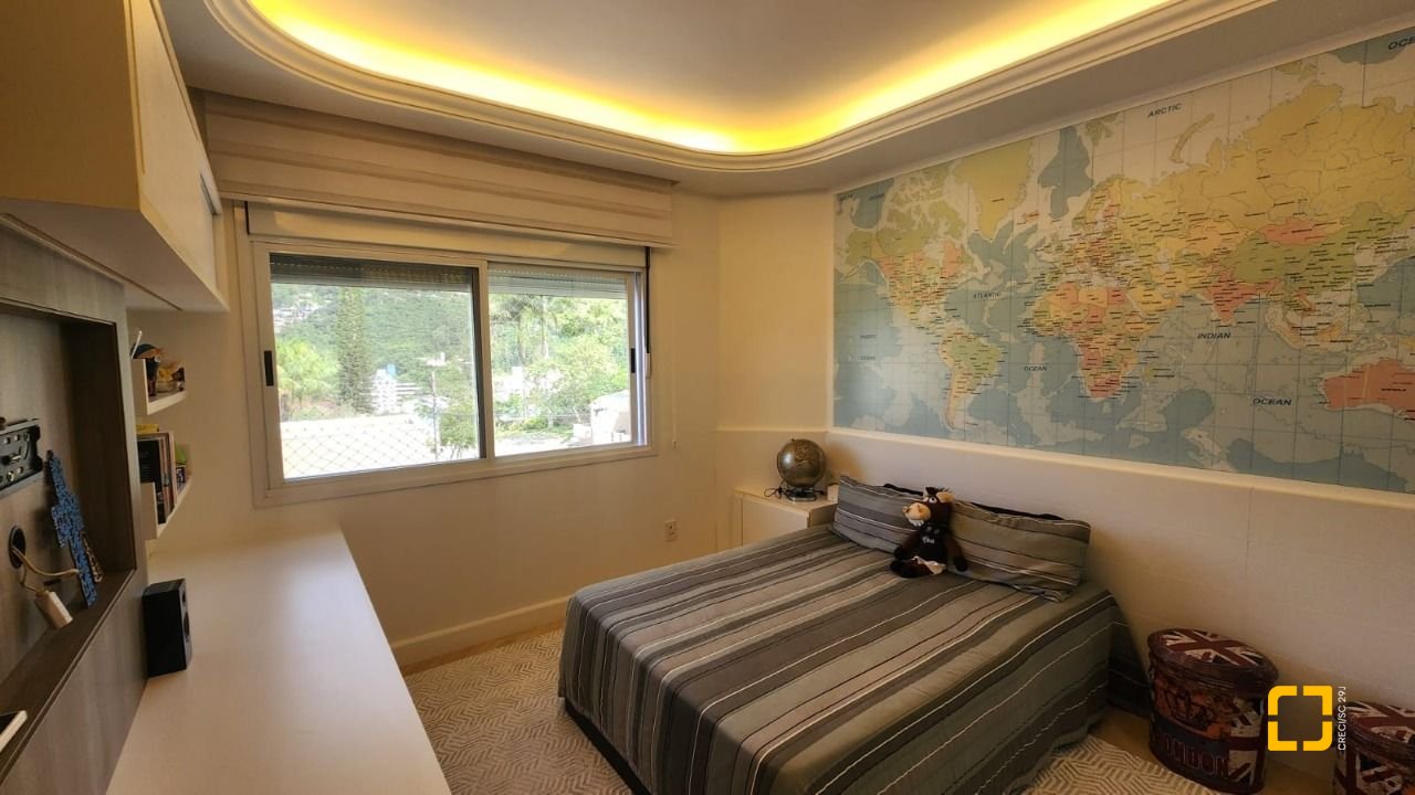 Casa com 409m², 4 quartos (sendo 4 suítes), 4 garagens, no bairro Carvoeira em Florianópolis