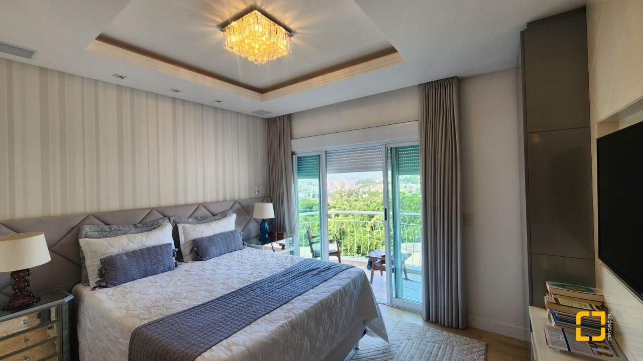 Casa com 409m², 4 quartos (sendo 4 suítes), 4 garagens, no bairro Carvoeira em Florianópolis