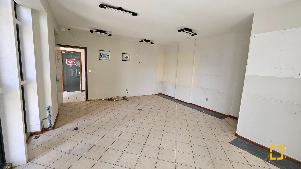 Sala com 32m², no bairro Centro em Florianópolis